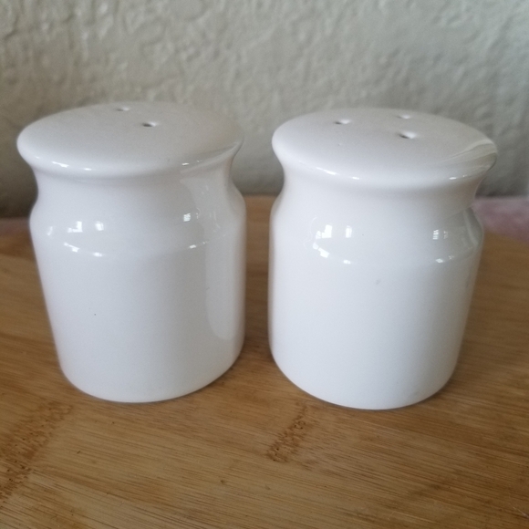 China | Salt & Pepper Shaker Set - Picture 2 of 6